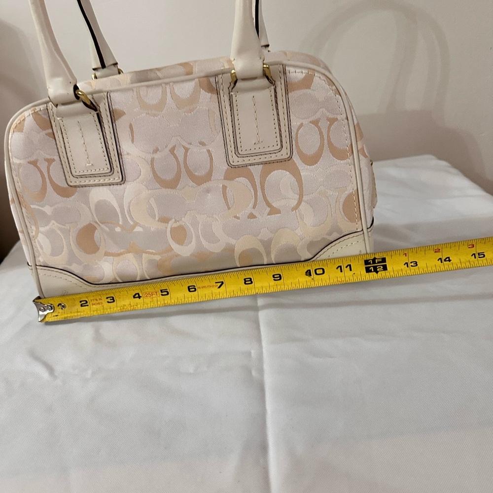 Coach Cream and Tan Shoulder Bag - Picture 12 of 13